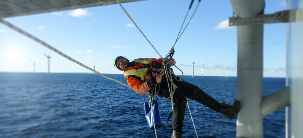 Rope Access Inspection in Offshore